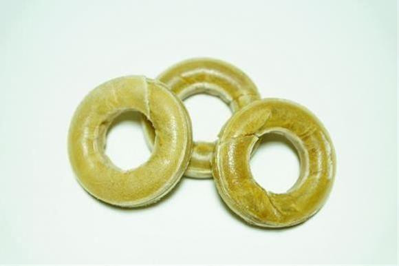 Pamlsok Salač Koliesko z bielej kože 6 cm, 10 ks