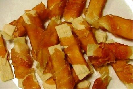 Pamlsok Salač Plátok z tresky obalený kuracím mäsom 250 g