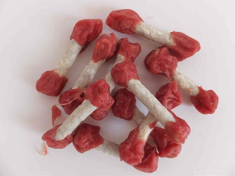 Pamlsok Salač Kosť činka z drvenej byvolej kože s kačacím mäsom 250 g